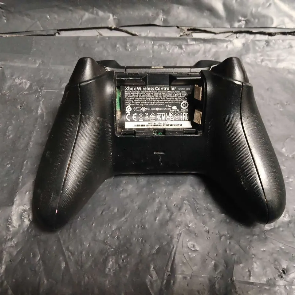 XBOX WIRELESS CONTROLLER (BLACK) – XBOX SERIES X|S / ONE