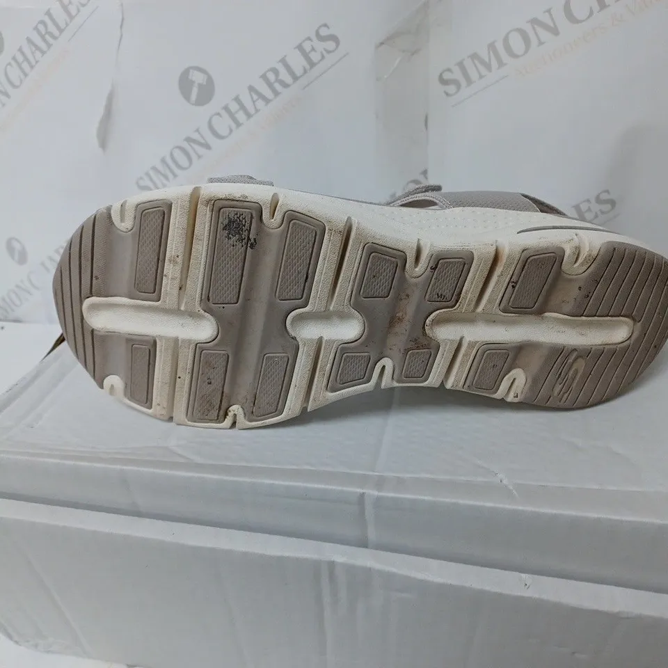 SKECHERS ARCH FIT TOURISTY SANDAL