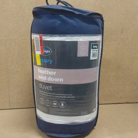 BAGGED SILENTNIGHT FEATHER AND DOWN 10.5 TOG ANTI-ALLERGY DUVET // SIZE: KING