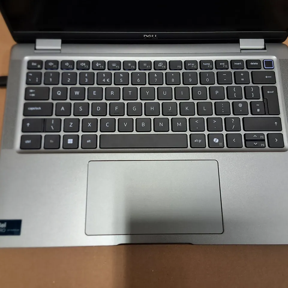 UNBOXED DELL LATITUDE 7450 INTEL VPRO LAPTOP IN SILVER - P174G