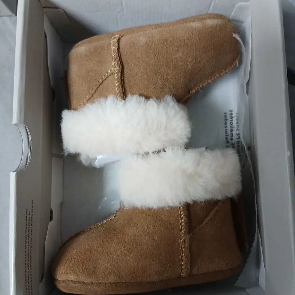 UGG BABY BOOTS GOJEE CRIB CHESTNUT SUEDE – BOXED