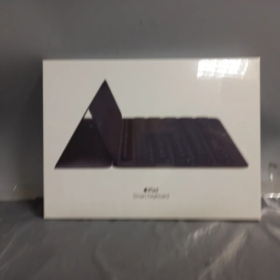 SEALED IPAD SMART KEYBOARD