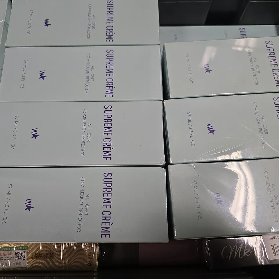 APPROXIMATELY 15 ASSORTED HEALTH & BEAUTY ITEMS TO INCLUDE - SUPREME CREME , DIAONI COVER BLEMISHES ETC