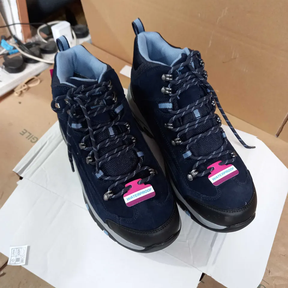 SKETCHERS MEMORY FOAM WATERPROOF BOOT NAVY UK SIZE 8