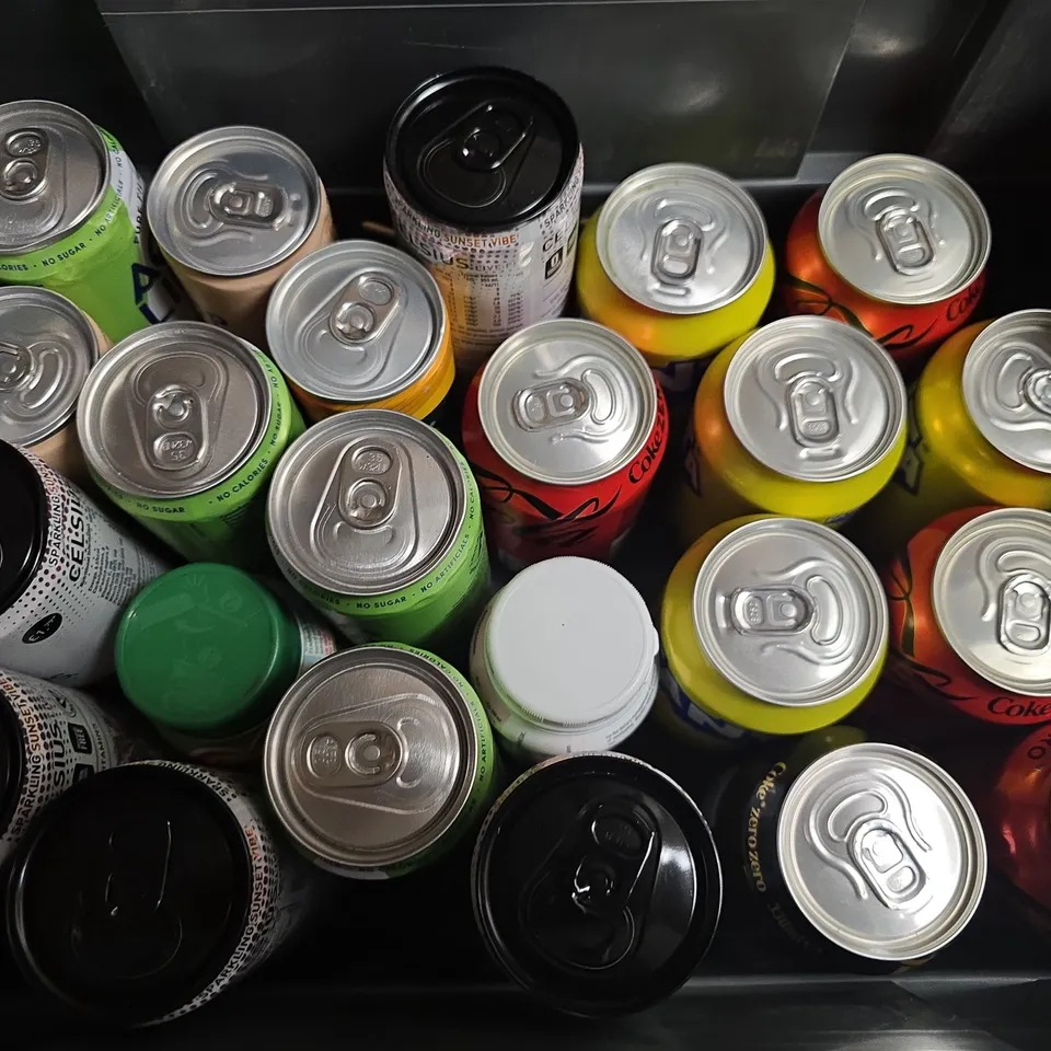 APPROXIMATELY 20 ASSORTED DRINKS TO INCLUDE COCA COLA ZERO SUGAR, CELSIUS SUNSET VIBE, AQUA LIBRA SPARKLING WATER, ETC - COLLECTION ONLY