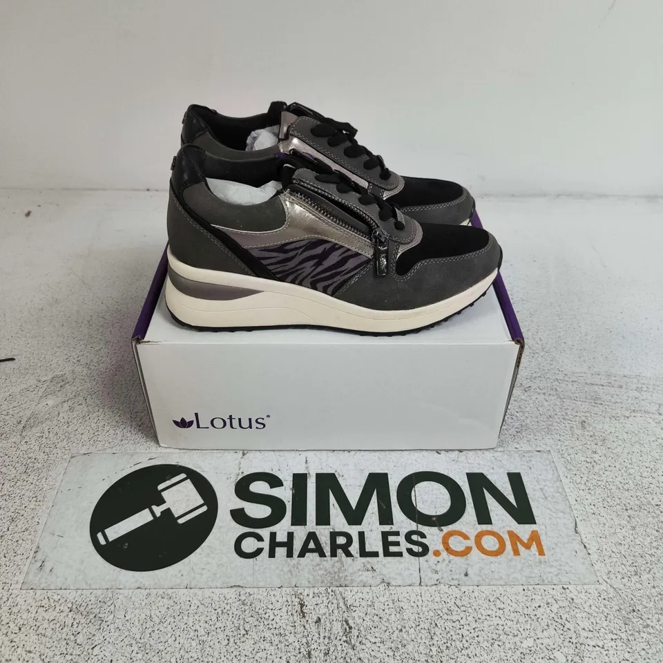 BOXED PAIR OF LOTUS MOORE TRAINERS IN GREY/WHITE - EU 38