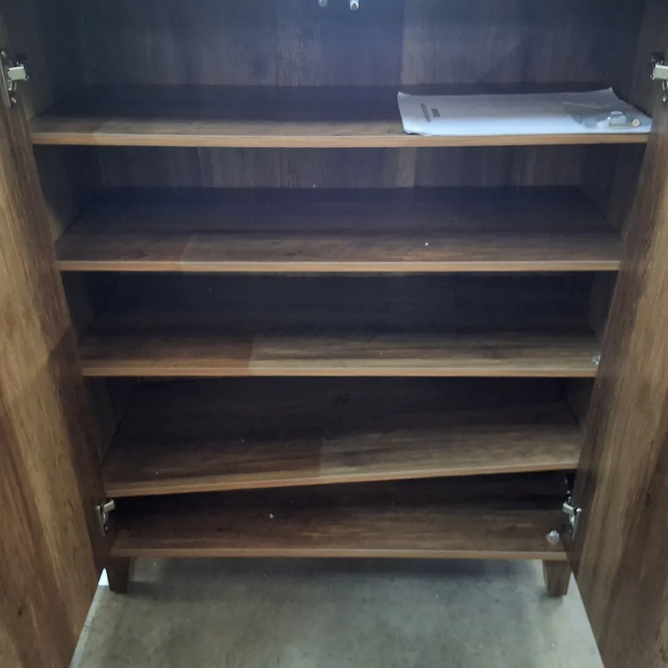 SHOE CABINET WITH DOORS WITH 4 ADJUSTABLE SHELVES
