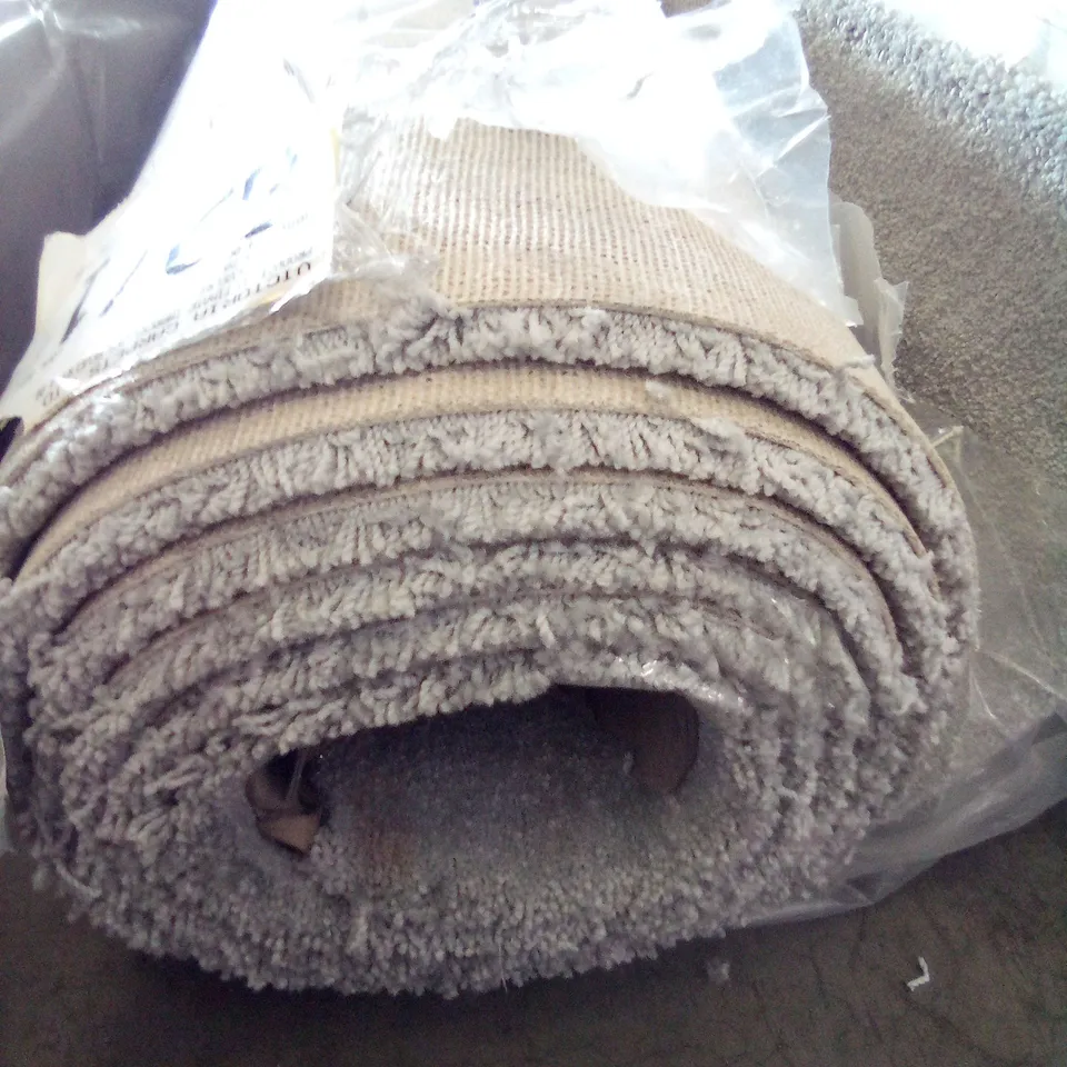 ROLL OF QUALITY ULTIMATE IMPRESSIONS REVELRY CARPET 4.2*4M