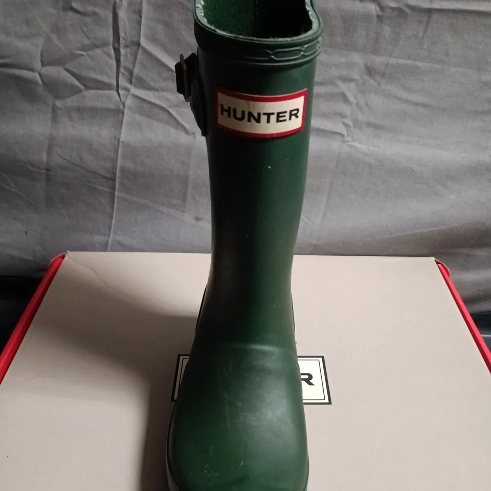 BOXED PAIR OF HUNTER ORIGINAL KIDS NEBULA GREEN RAIN BOOTS – UK 12