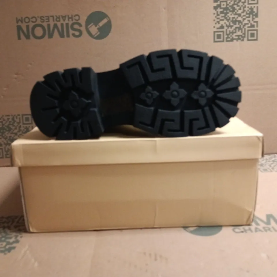 BOXED PAIR OF SIMMI LONDON CHUNKY KNEE-HIGH BOOTS IN BLACK SIZE UK 5