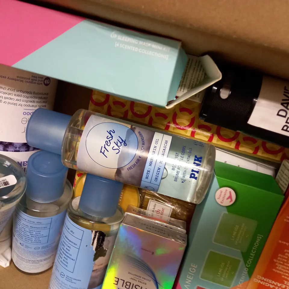 BOX OF APPROX 20 ASSORTED BEAUTY PRODUCTS TO INCLUDE MILSHAKE SILVER SHAMPOO, DAVID BECKHAM DEODORANT SPRAY, LANIEGE SLEEPING MASK COLLECTION, ETC 