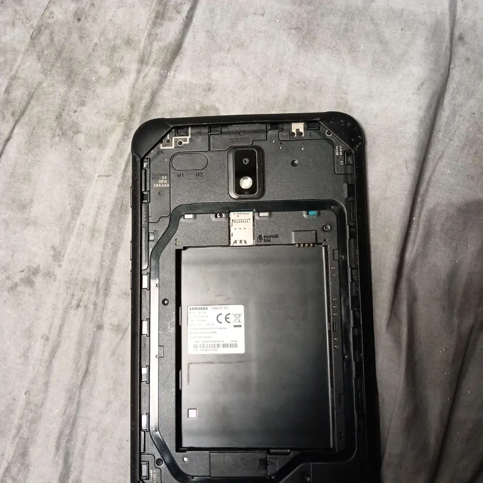 SAMSUNG TABLET PC – 16GB, SIM SLOT, CRACKED FRONT SCREEN