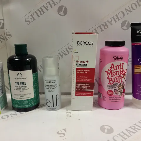 BOX OF APPROXIMATELY 20 ASSORTED COSMETIC ITEMS TO INCLUDE BODY SHOP TEA TREE, JOHN FRIEDA FRIZZ EASE, DERCOS TECHNIQUE ETC