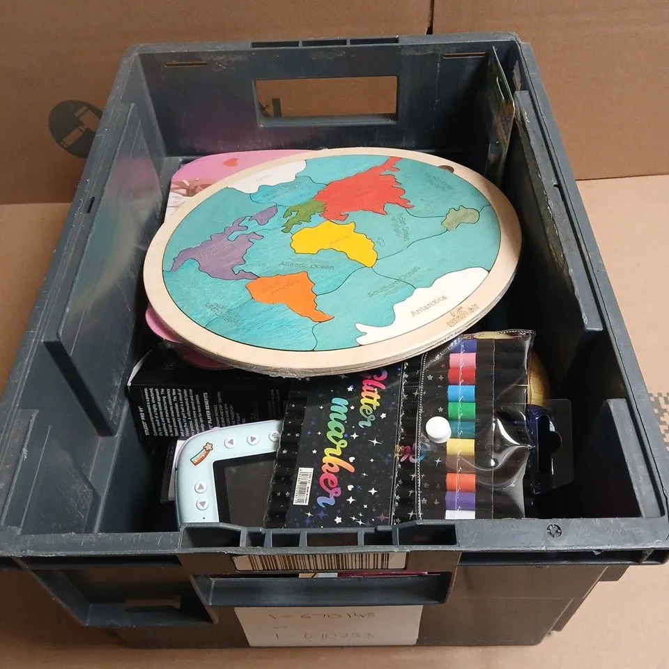 TOTE OF APPROXIMATELY 20 ASSORTED TOYS/RELATED ITEMS TO INCLUDE WORLD MAP PUZZLE, PRINCESS DRESS ROOM, DISNEY STITCH BLIND CAPSULE FIGURE, GOLF BALLS, GLITTER MARKERS ETC