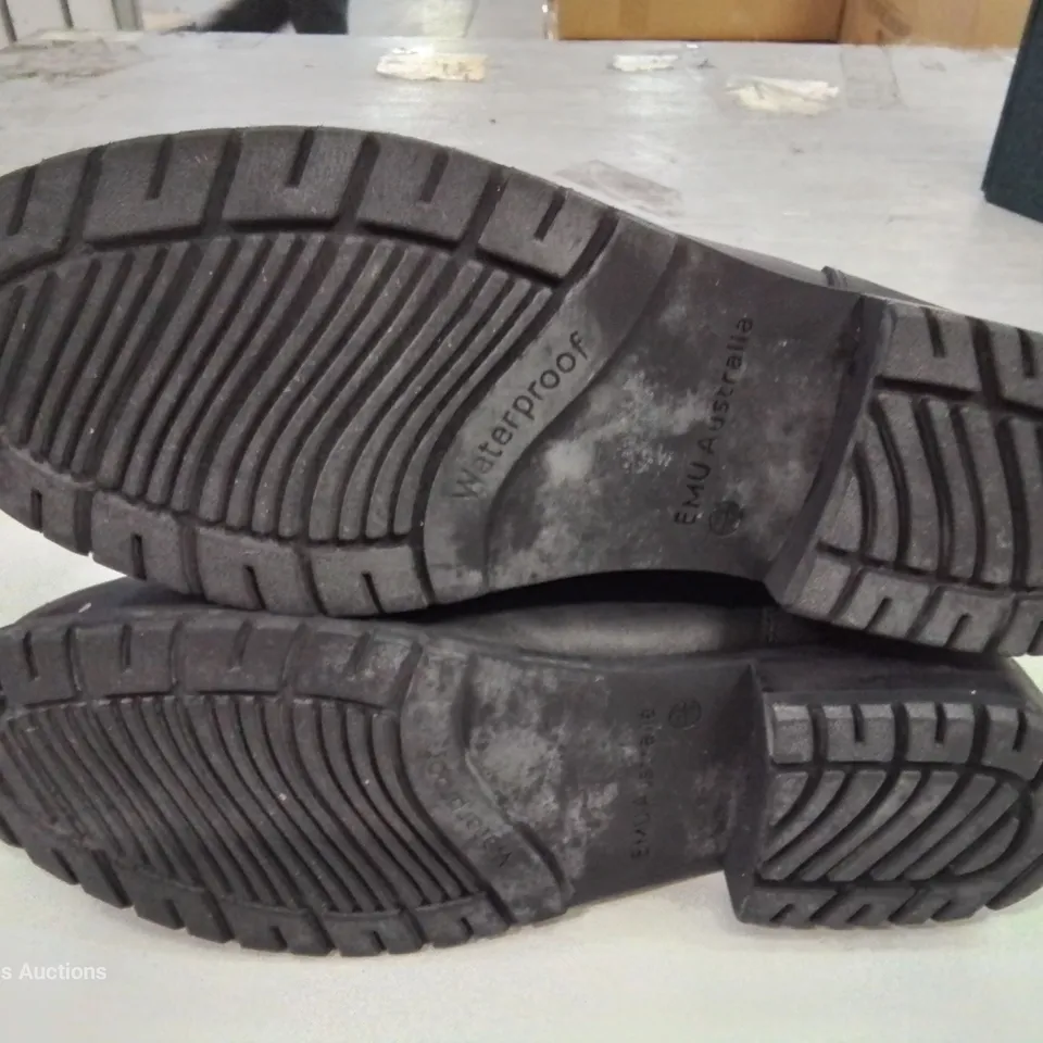 EMU AUSTRALIA EXPLORE YANCOAL BLACK SIZE 6 - BOXED 