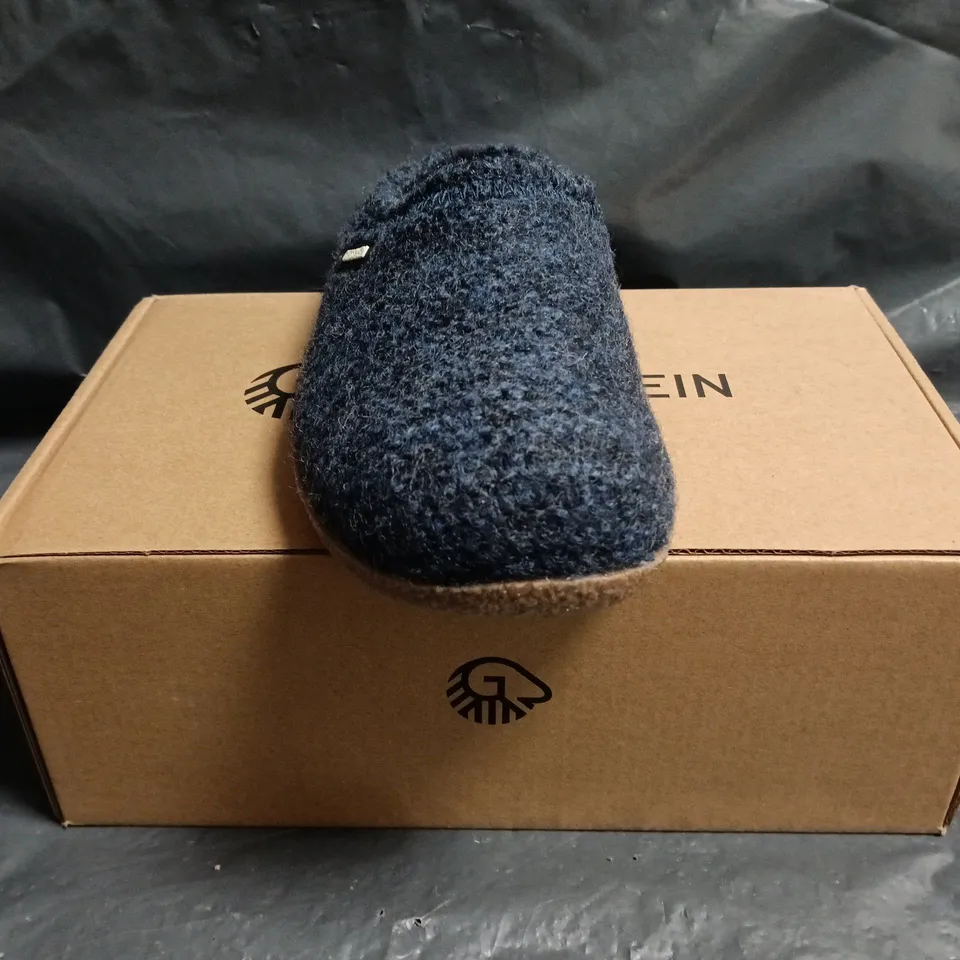BOXED PAIR OF GIESSWEIN VEITSCH SLIPPERS IN OCEAN SIZE UK 4
