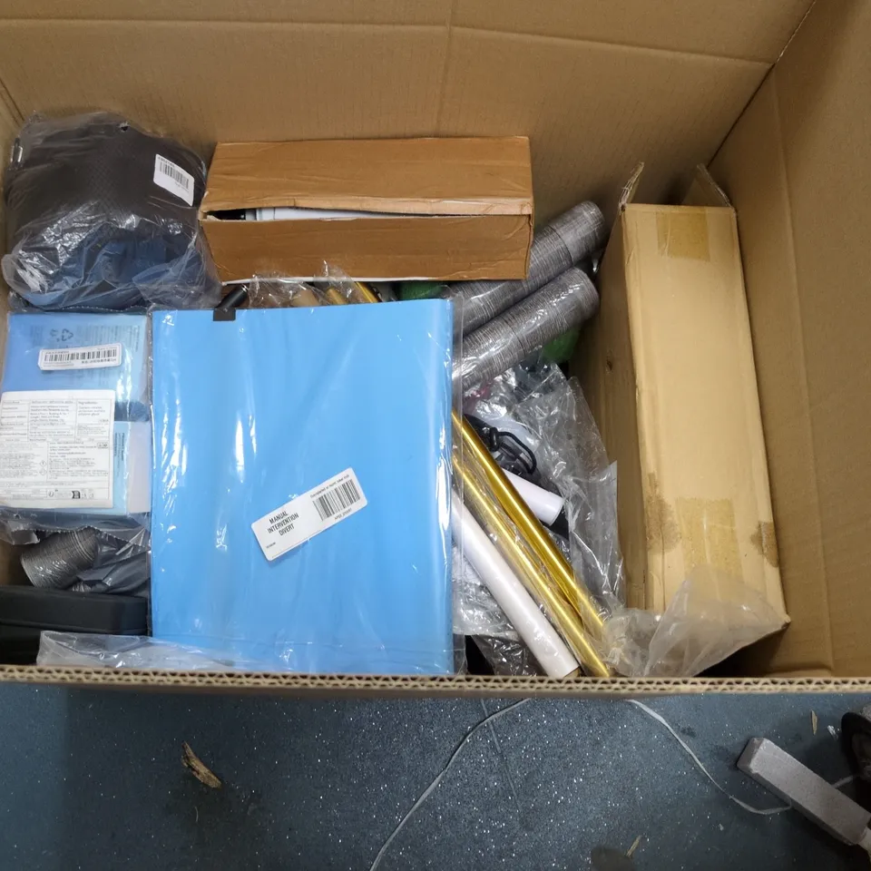 LOT OF APPROXIMATELY 35 ASSORTED HOUSEHOLD ITEMS TO INCLUDE TARPAULIN, RIBBA PICTURE FRAMES AND LAWN EDGING