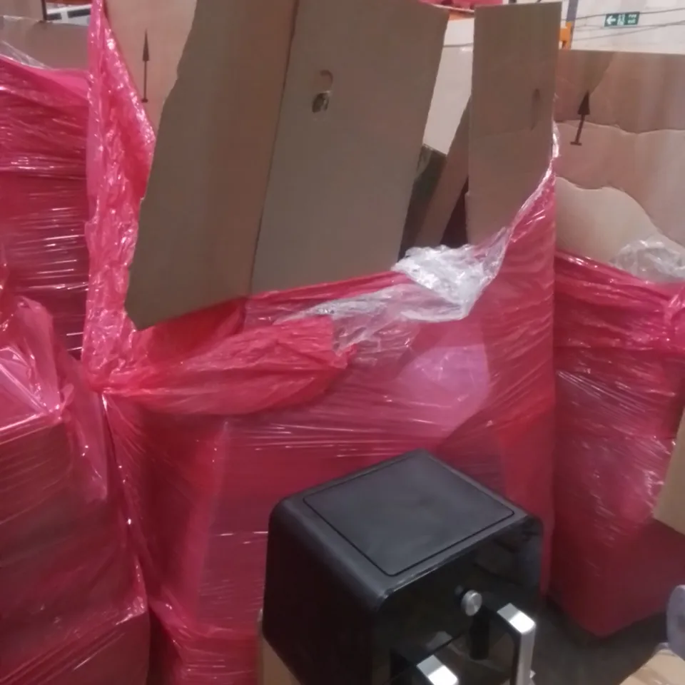 PALLET OF ASSORTED HOUSEHOLD GOODS AND FURNITURE TO INCLUDE; AIR FRYER, CEILING LAMP, NAVARIS TOILET SEATS ETC 