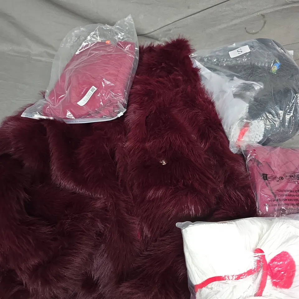 APPROXIMATELY 35 ASSORTED CLOTHING ITEMS IN VARIOUS SIZES, STYLES & COLOURS TO INCLUDE JACKET, TOPS, TROUSERS, ETC - COLLECTION ONLY