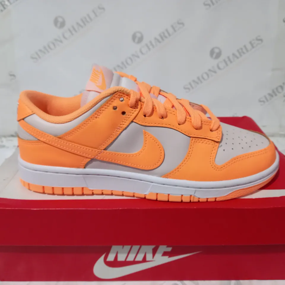 NIKE DUNK LOW ORANGE SIZE 6