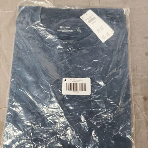 BAGGED HOLLISTER HEAVYWEIGHT BOXY FIT T-SHIRT IN NAVY SIZE MEDIUM