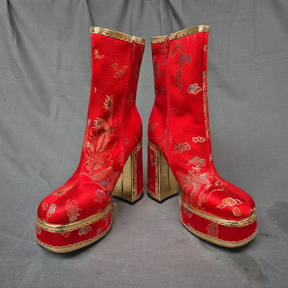 BOXED PAIR OF KOI THE ORNATE SOUL PLAYBOY BLOCK HEEL BOOTS IN RED/GOLD UK SIZE 9