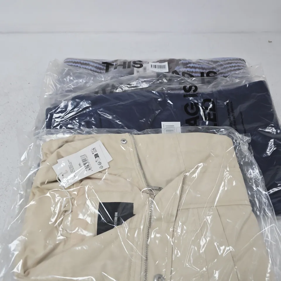 APPROXIMATELY 10 ASSORTED CLOTHING ITEMS IN VARIOUS SIZES, COLOURS & STYLES