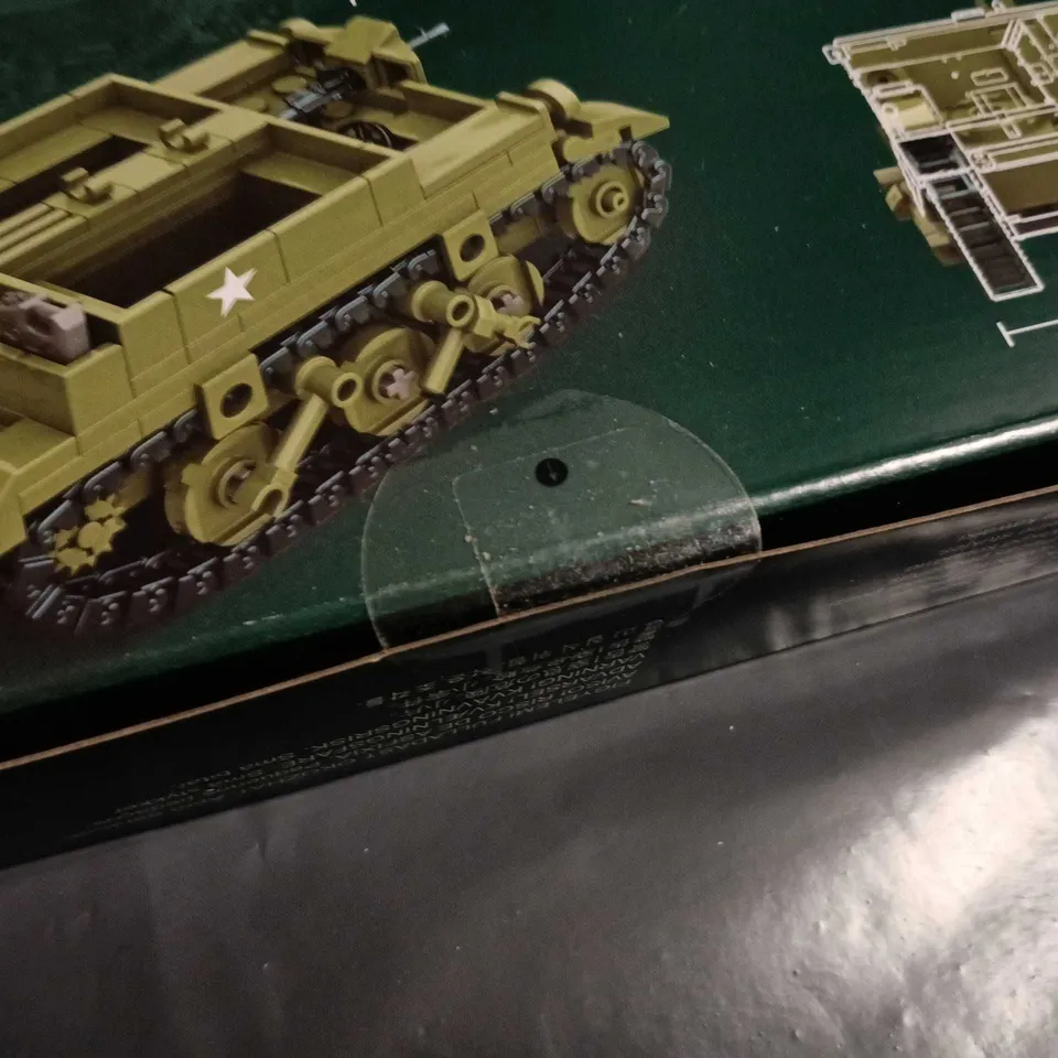 BUILD ARMY UNIVERSAL CARRIER 1:33 SCALE MODEL KIT, 276 PIECES