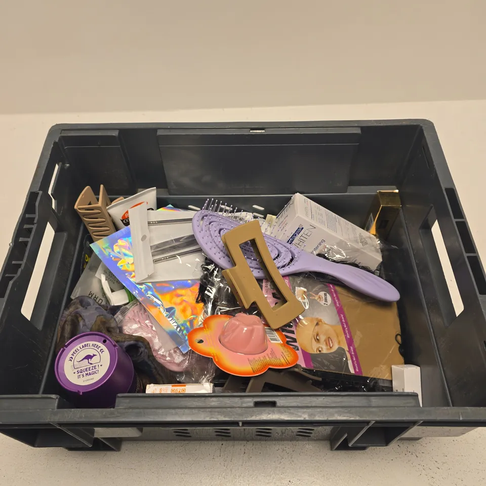 TOTE OF APPROXIMATELY 10 ASSORTED BEAUTY PRODUCTS INCLUDING DAISE JUICY POMEGRANATE HYDRATING LIP BALM, A DELUXE WIG CAP AND NOVACLEAR WHITENING ARMPIT ROLL ON