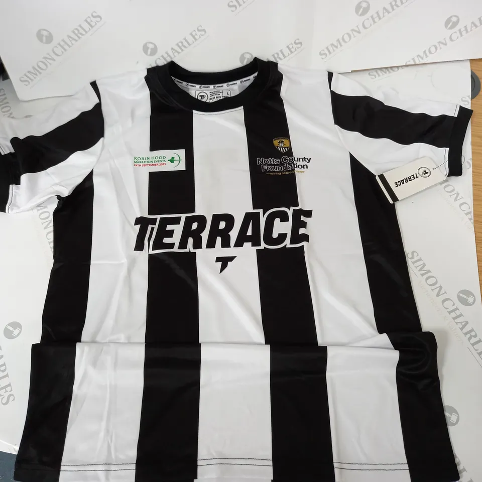 TERRACE NOTTS COUNTY FOUNDATION SPORTS T-SHIRT - L