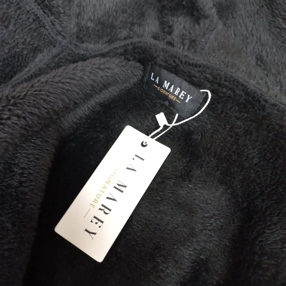 LA MAREY SIGNATURE FAUX FUR PONCHO WITH TASSELS (110 X 90 CM) - BLACK