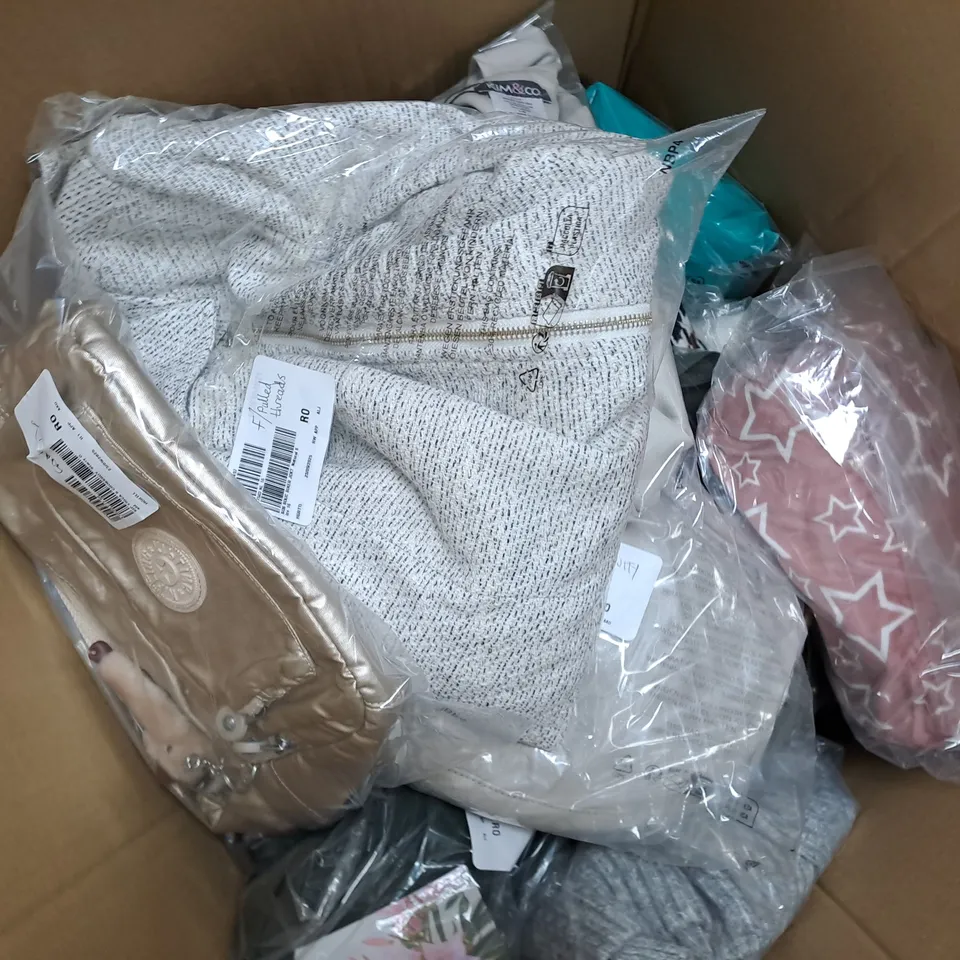 APPROXIMATELY 15 ASSORTED CLOTHING ITEMS IN VARIOUS SIZES, STYLES & COLOURS TO INCLUDE SHOULDER BAG, DRESS, JACKET, ETC