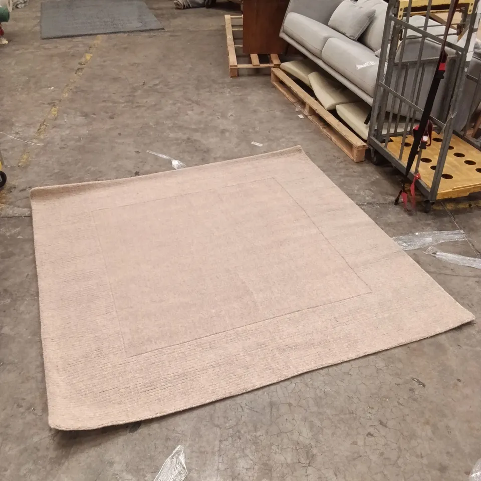 QUALITY DESIGNER AREA RUG - APPROXIMATELY 200CM X 200CM