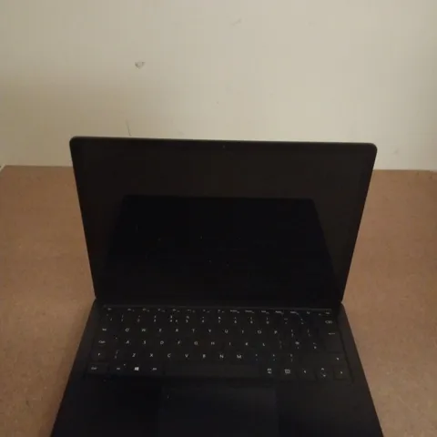 MICROSOFT LAPTOP – MODEL 1868