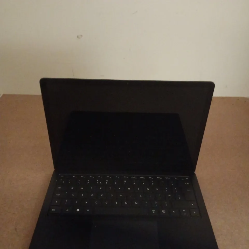 MICROSOFT LAPTOP – MODEL 1868