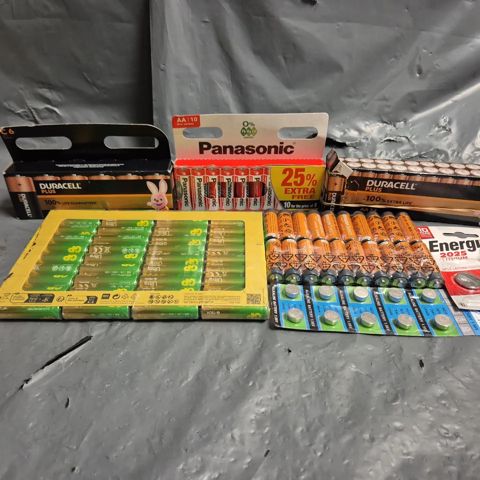 APPROXIMATELY 30 ASSORTED BATTERY PRODUCTS TO INCLUDE AA24, ALKALINE BATTERIES, C6 BATTERIES, ETC - COLLECTION ONLY