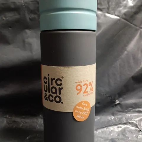 CIRCULAR & CO 600ML BOTTLE IN GREY/LIGHT BLUE