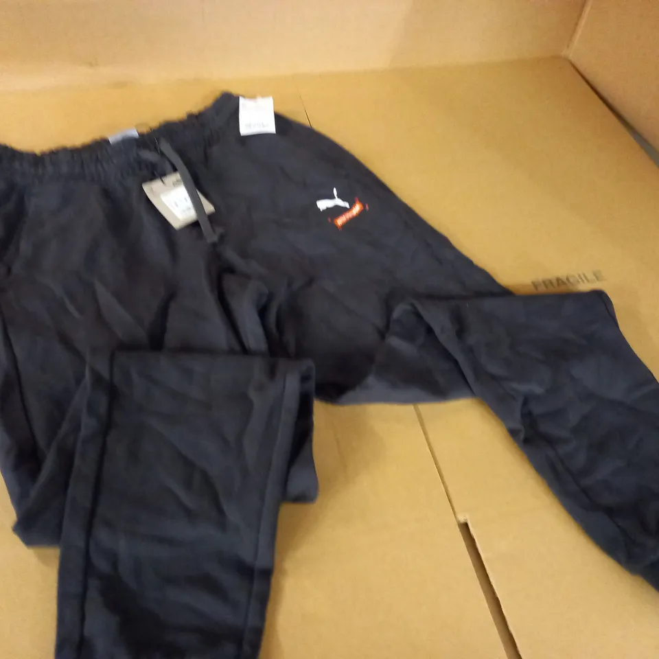 PUMA BLACK JOGGERS - M
