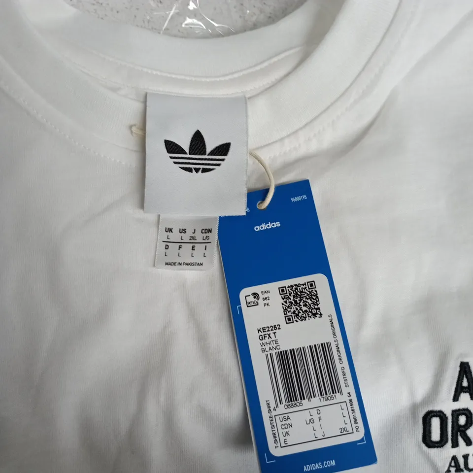 ADIDAS ORIGINALS WHITE T-SHIRT – CHEST LOGO, UK L, TAGS ATTACHED