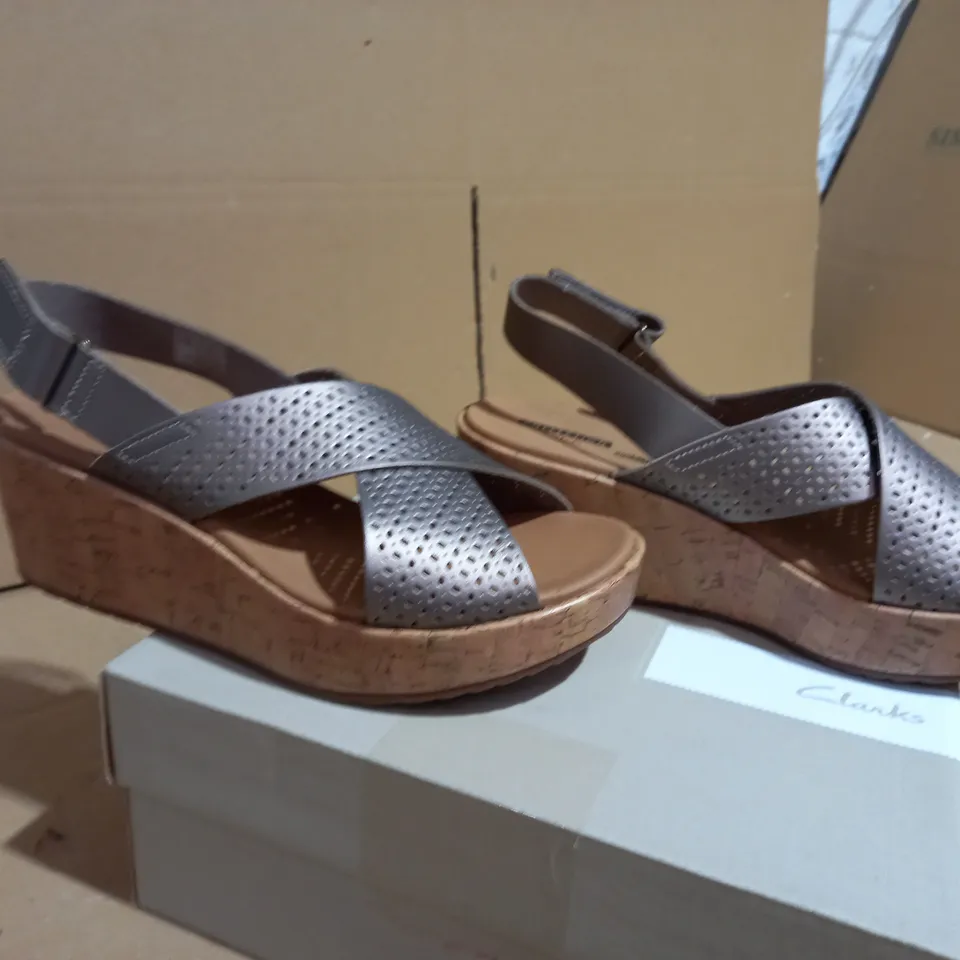 CLARKS STASHA BRIDGET  WEDGE SANDAL STANDARD FIT SILVER UK SIZE 7