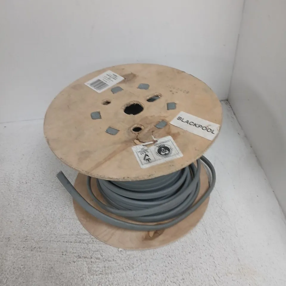 100m 2-core and earth electrical cable, grey, 6mm2, on wooden reel (looks used so cable will no longer be 100m)