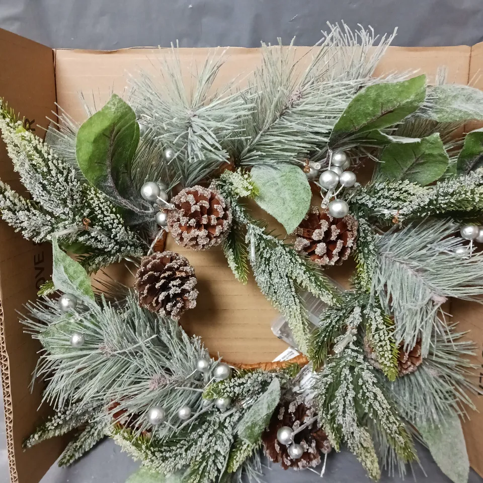 PINECONES PRE-LIT CHRISTMAS WREATH