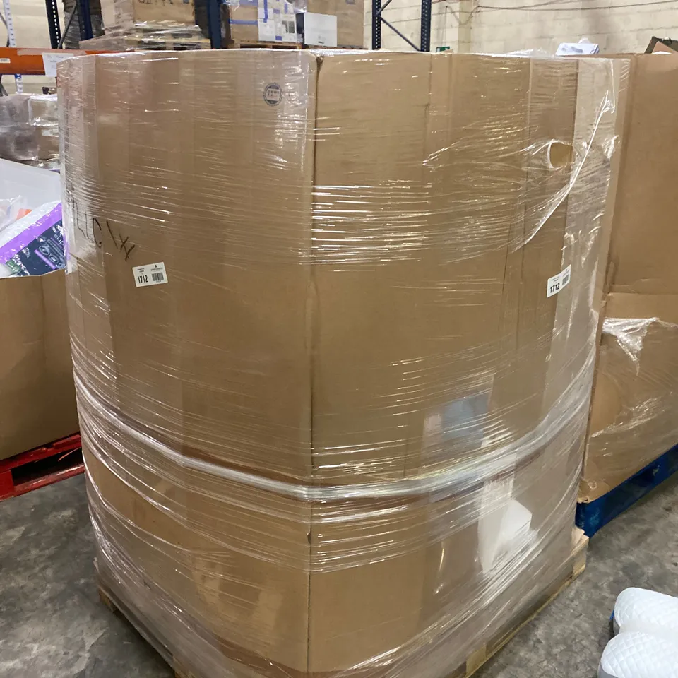 PALLET TO CONTAIN A LARGE ASSORTMENT OF PILLOWS AND CUSHIONS // BRANDS MAY VARY