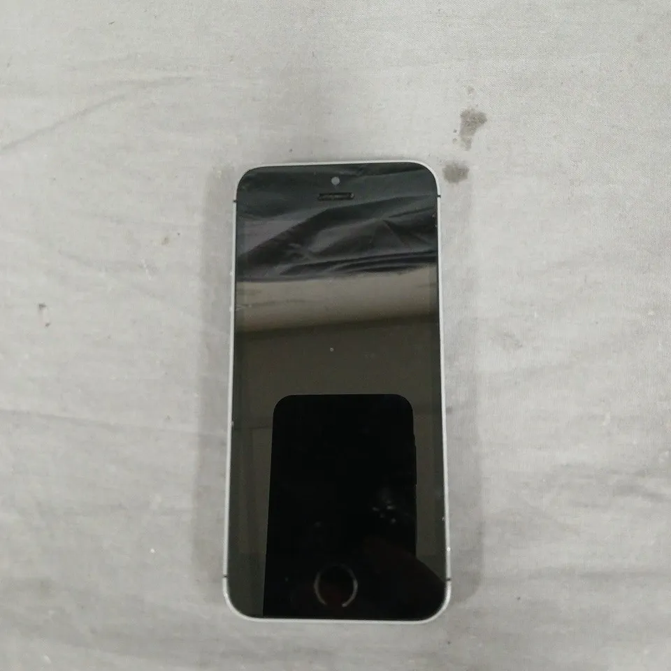 APPLE IPHONE 5S 16GB SPACE GREY – UNLOCKED. PHONE DOES NOT POWER ON
