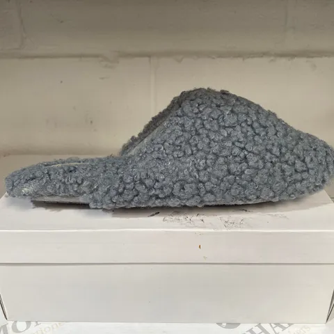 BOXED PAIR OF TRUFFLE COLLECTION GREY SLIPPERS SIZE L