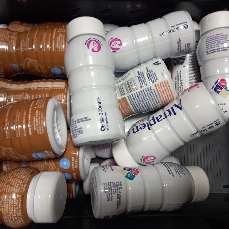 TOTE OF APPROX 14 ASSORTED FOOD ITEMS TO INCLUDE - PAWDIA SURE , NUALTRA PROTEIN STRAWBERRY , AYMES ACTAGAIN 1.5 ETC