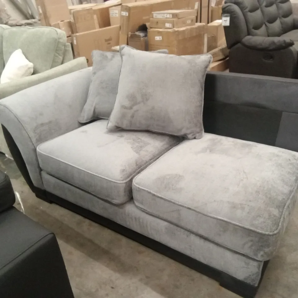 5 x ASSORTED DESIGNER SOFA PARTS