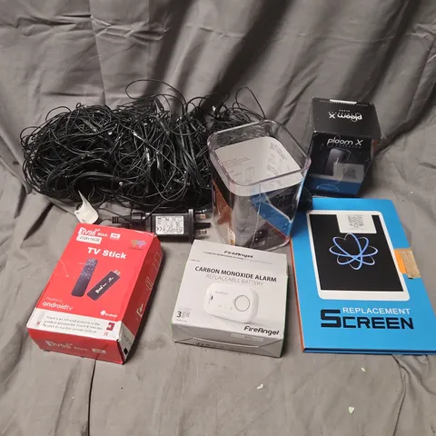 APPROXIMATELY 10 ASSORTED ITEMS TO INCLUDE STRING LIGHTS, TABLET SCREEN REPLACEMENT, PLOOM X DEVICES, ETC