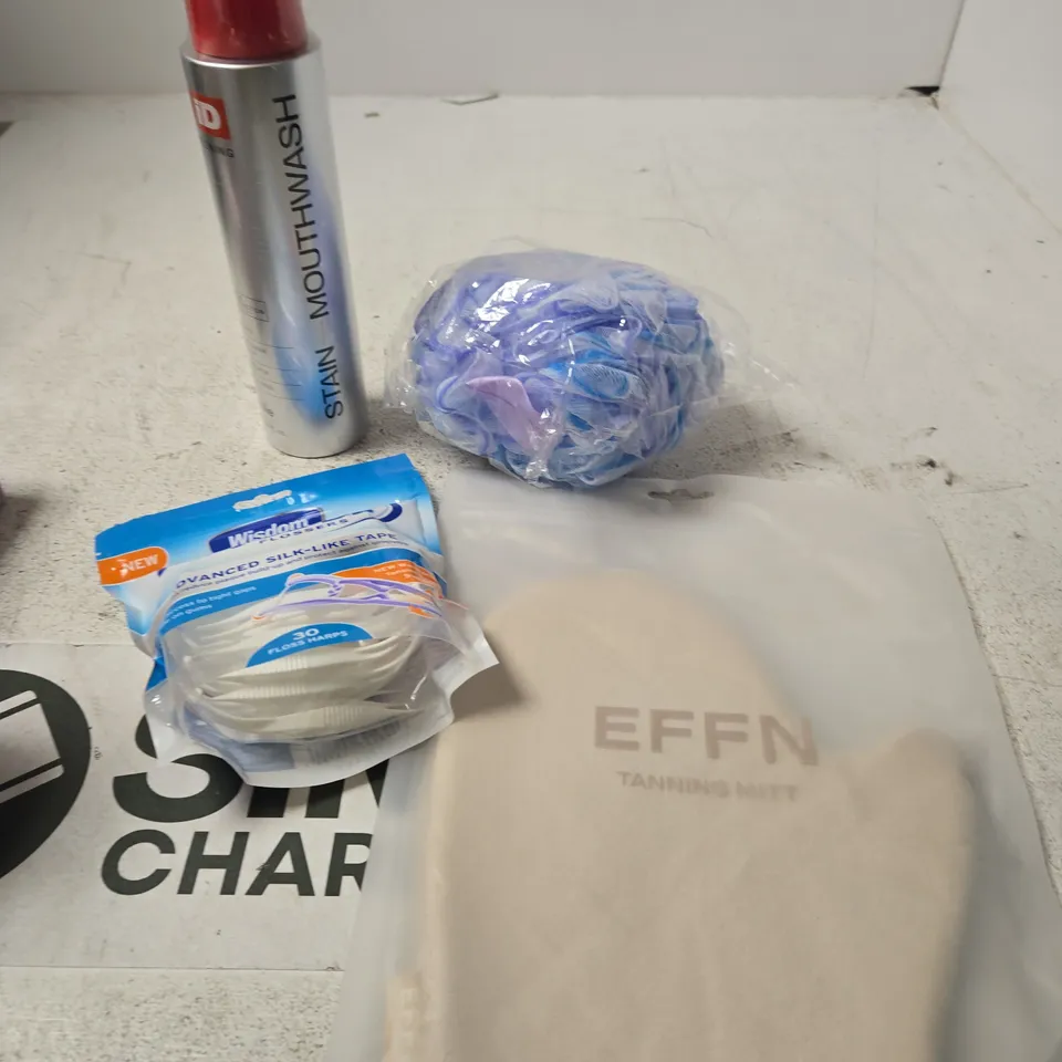 APPROXIMATELY 10 ASSORTED HEALTH & BEAUTY PRODUCTS TO INCLUDE SELF TAN MITT, MOUTHWASH, DENTAL FLOSSERS ETC