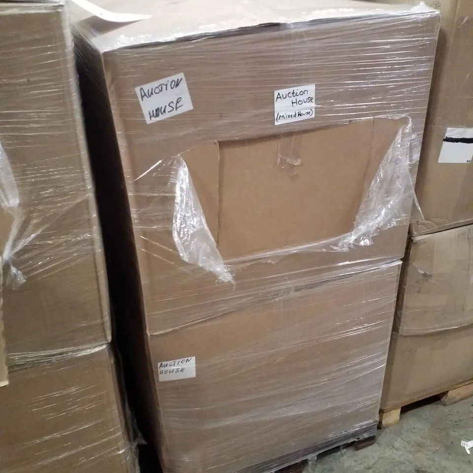 PALLET CONTAINING ASSORTED PILLOWS & WEIGHTED BLANKETS